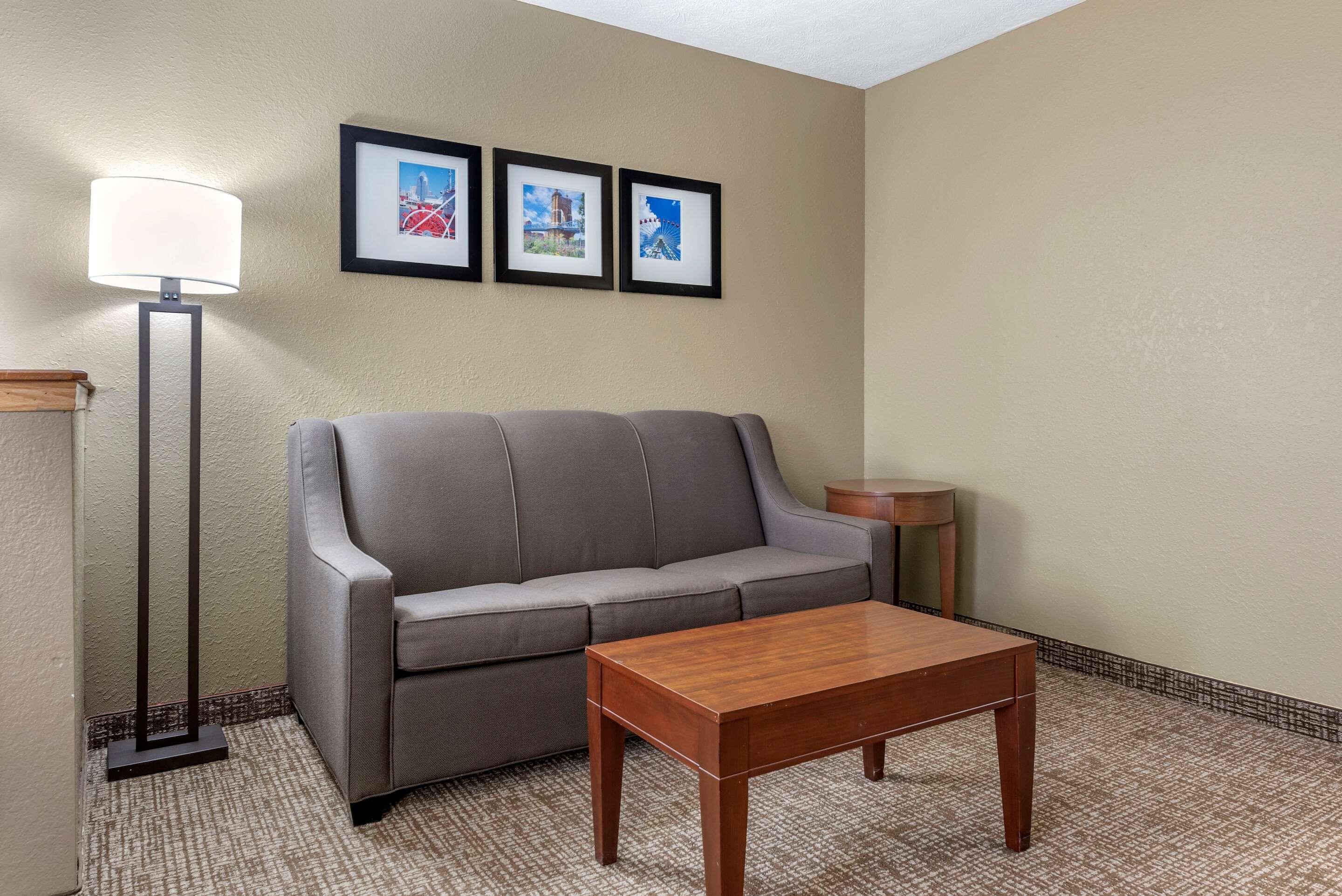Comfort Inn & Suites Cincinnati Eastgate Екстер'єр фото