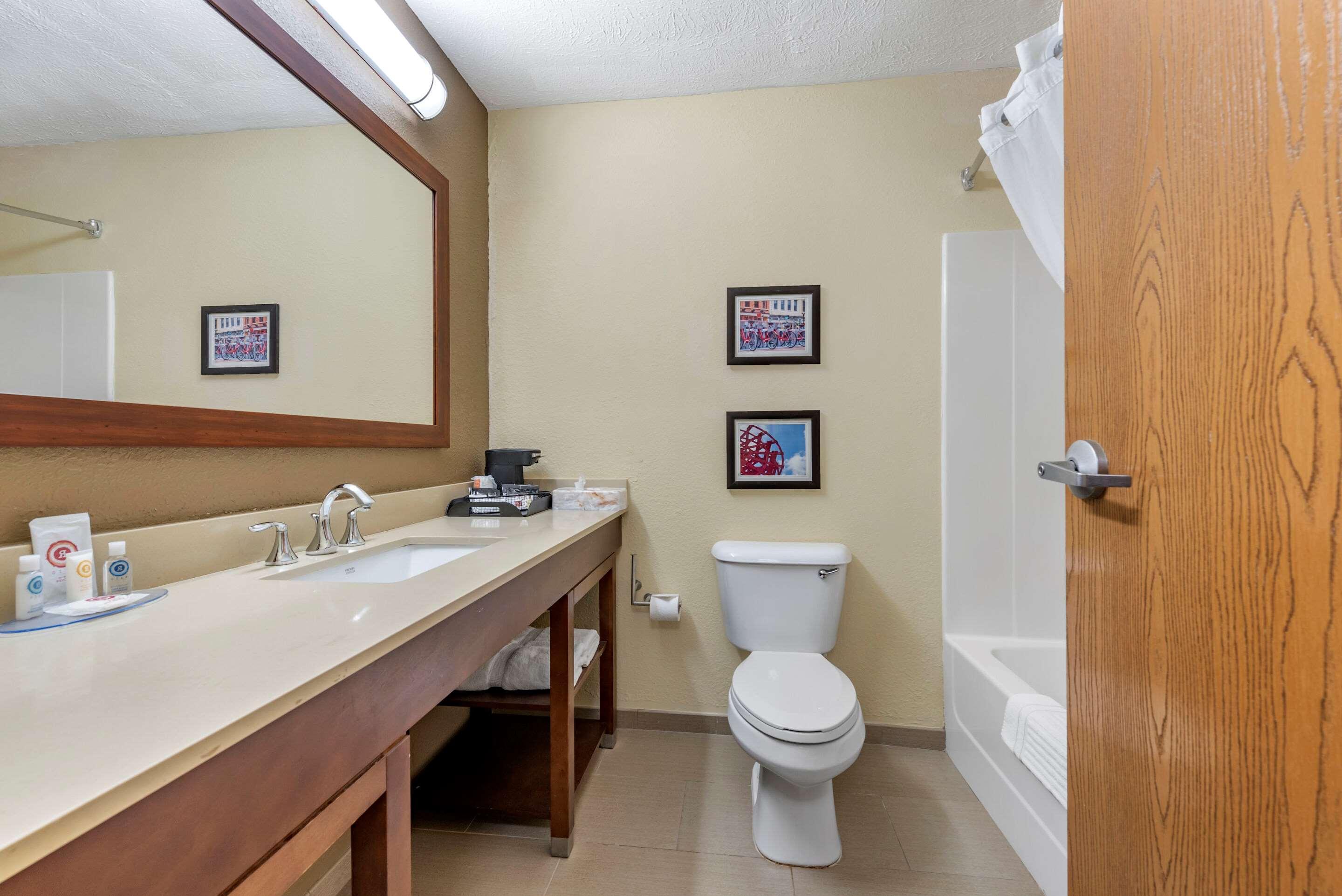 Comfort Inn & Suites Cincinnati Eastgate Екстер'єр фото