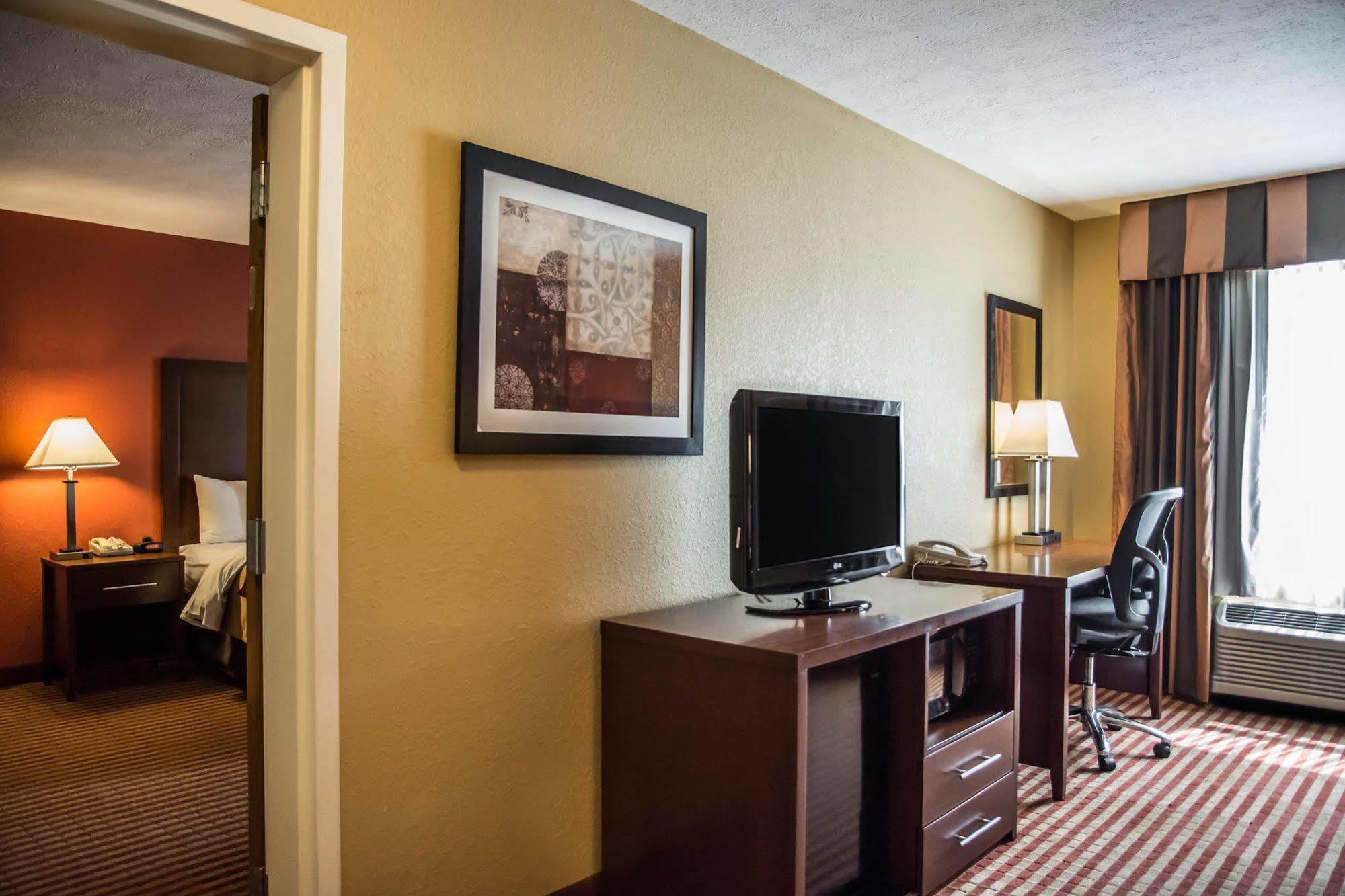 Comfort Inn & Suites Cincinnati Eastgate Екстер'єр фото